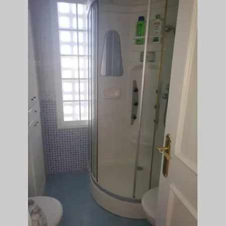 Espacioso Piso En Residencial Con Gran Piscina